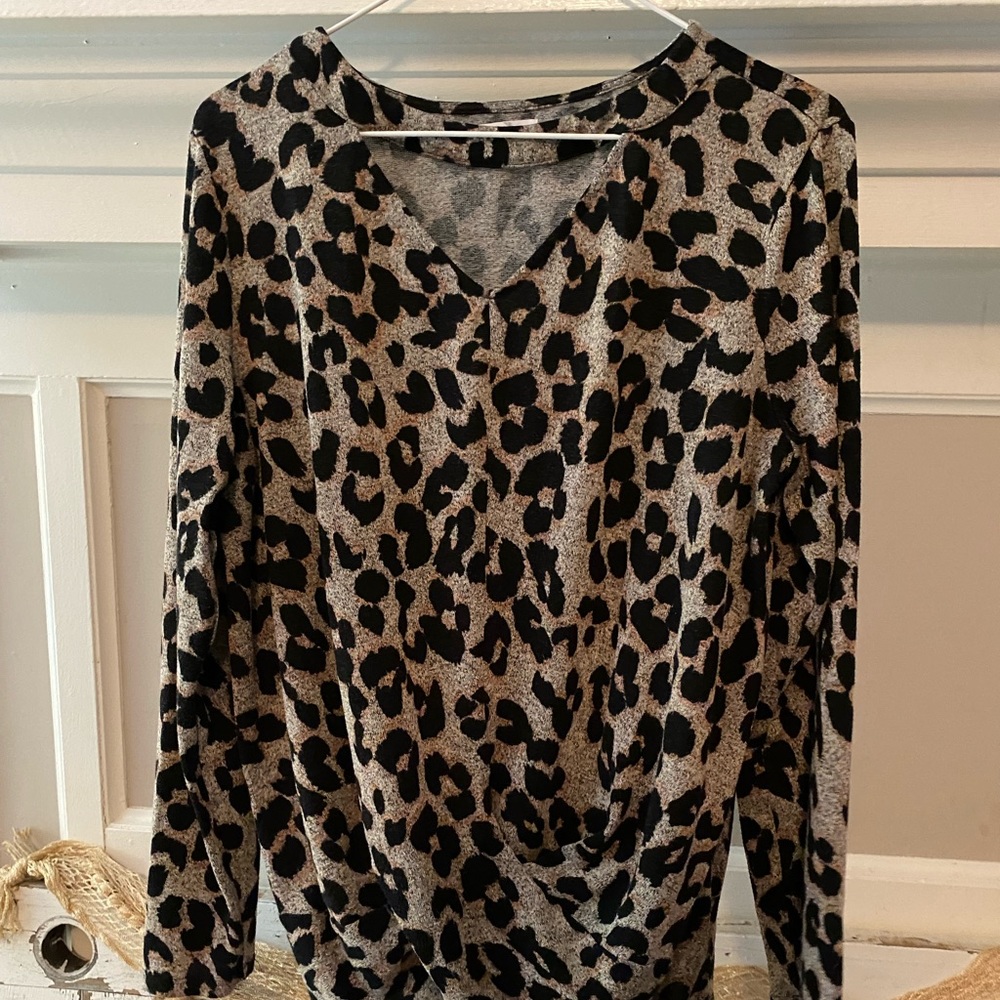 Peep Neck leopard print